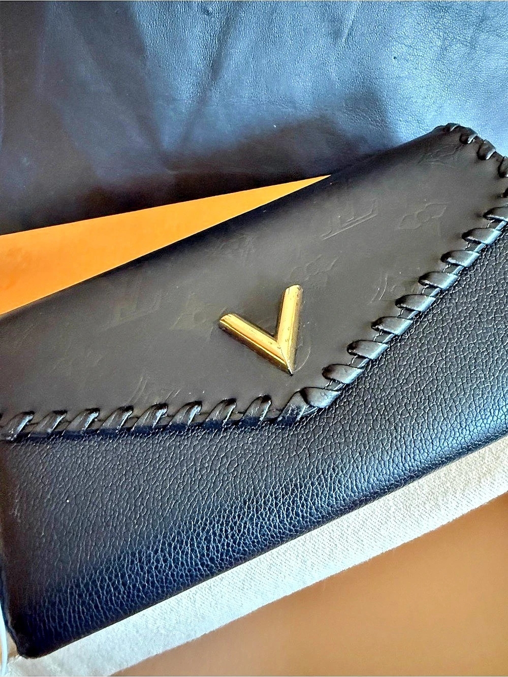 Louis Vuitton Capucines wallet Black Wallet